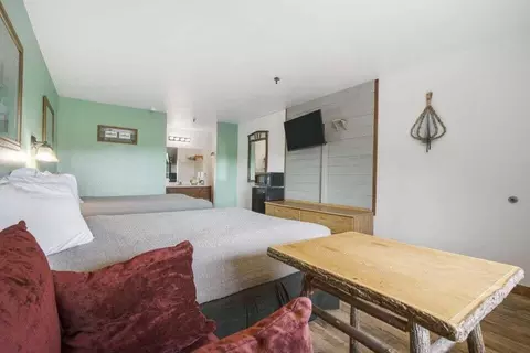 Bedroom - 982 Indian Point Rd #BLOCK OF 5, Branson, MO 65616 photo 1 of 3
