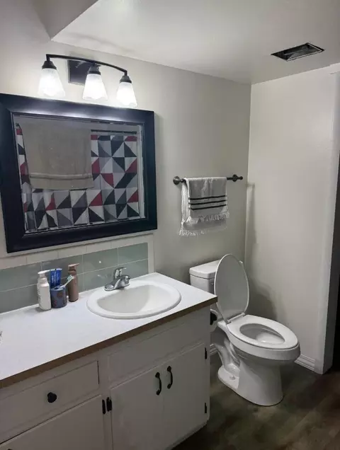 Bath - 1448 N Benton Ave, Springfield, MO 65802 photo 1 of 1