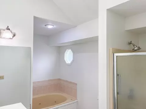 Bath - 3651 S Meadowlark Ave, Springfield, MO 65807 photo 1 of 3