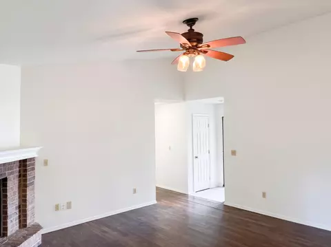 Living - 3651 S Meadowlark Ave, Springfield, MO 65807 photo 3 of 4