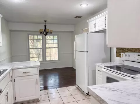 Kitchen - 3651 S Meadowlark Ave, Springfield, MO 65807 photo 3 of 3