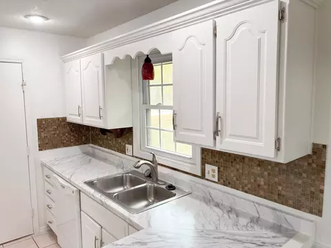 Kitchen - 3651 S Meadowlark Ave, Springfield, MO 65807 photo 2 of 3