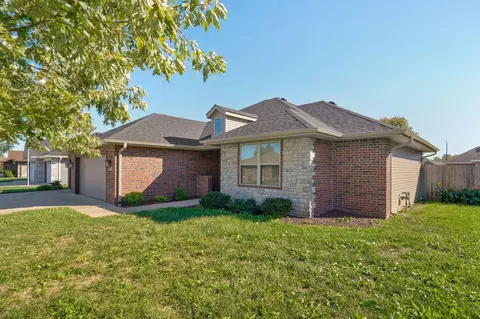 Exterior - 324 E Lombardy Dr, Republic, MO 65738 photo 3 of 8