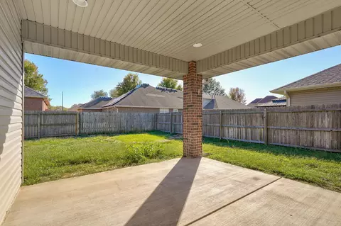 Exterior - 324 E Lombardy Dr, Republic, MO 65738 photo 4 of 8