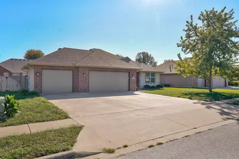 Exterior - 324 E Lombardy Dr, Republic, MO 65738 photo 2 of 8