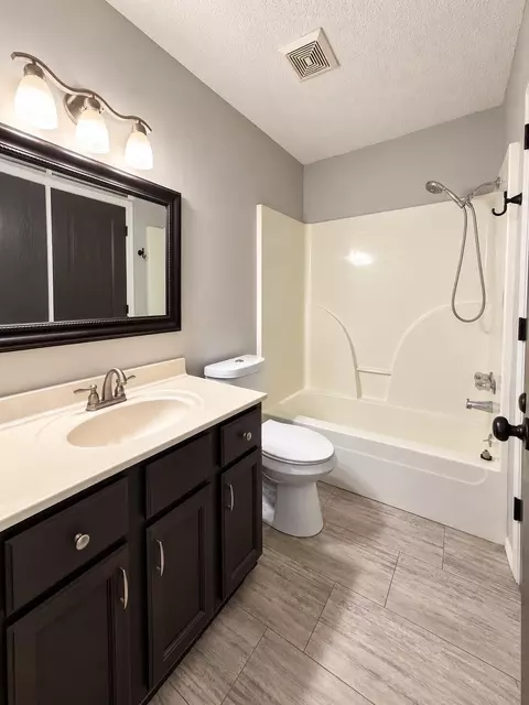 Bath - 154 Brook Ct, Branson, MO 65616 photo 1 of 2
