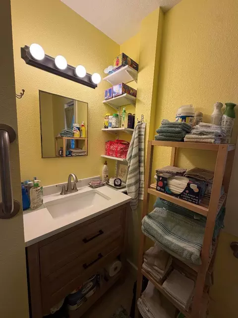 Bath - 205 N Maple St, Mountain Grove, MO 65711 photo 2 of 2