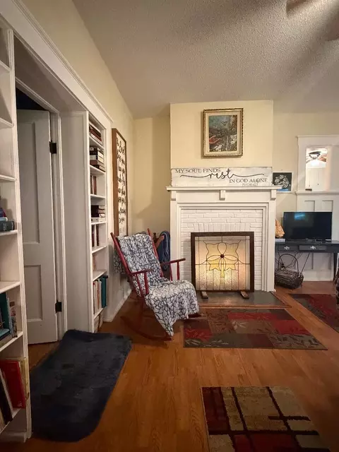 Living - 205 N Maple St, Mountain Grove, MO 65711 photo 1 of 3