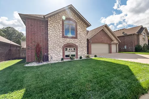 Exterior - 2014 W Village Ter, Springfield, MO 65810 photo 3 of 9