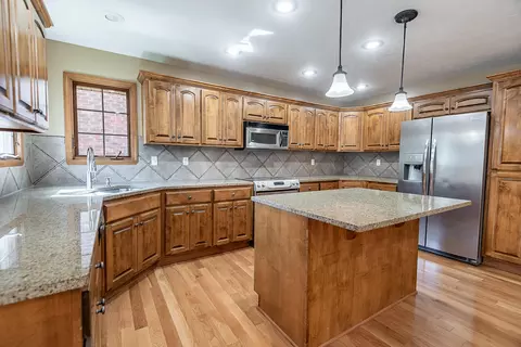 Kitchen - 2014 W Village Ter, Springfield, MO 65810 photo 2 of 5
