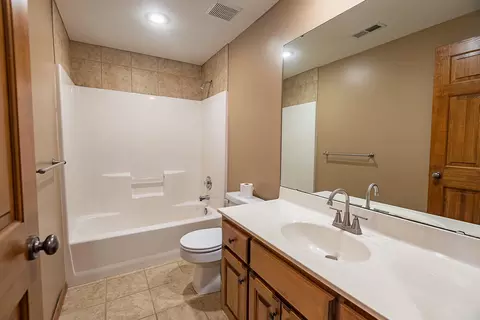 Bath - 2014 W Village Ter, Springfield, MO 65810 photo 4 of 4