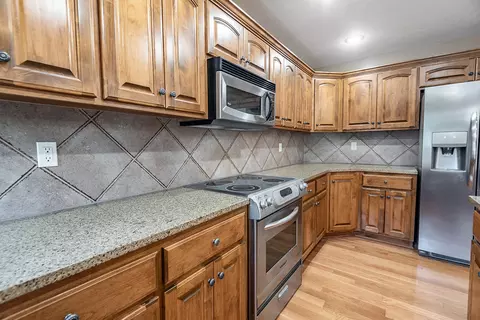 Kitchen - 2014 W Village Ter, Springfield, MO 65810 photo 3 of 5