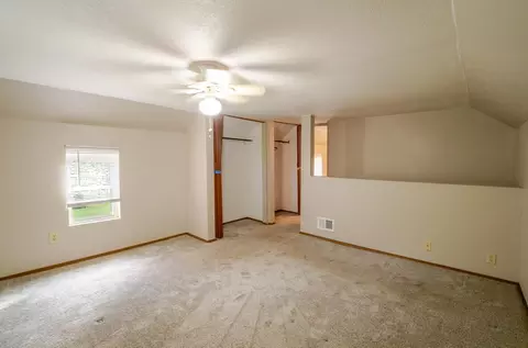 Bedroom - 39 W Springfield St, Aurora, MO 65605 photo 8 of 8