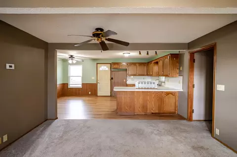 Living - 39 W Springfield St, Aurora, MO 65605 photo 4 of 5