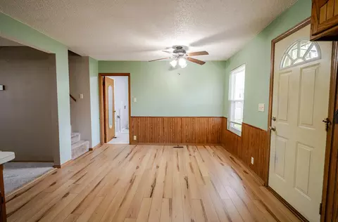 Living - 39 W Springfield St, Aurora, MO 65605 photo 5 of 5