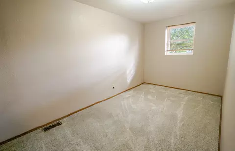 Bedroom - 39 W Springfield St, Aurora, MO 65605 photo 3 of 8