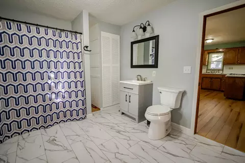 Bath - 39 W Springfield St, Aurora, MO 65605 photo 1 of 1