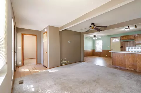 Living - 39 W Springfield St, Aurora, MO 65605 photo 2 of 5