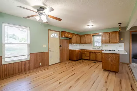 Other - 39 W Springfield St, Aurora, MO 65605 photo 2 of 7
