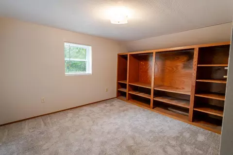 Bedroom - 39 W Springfield St, Aurora, MO 65605 photo 5 of 8