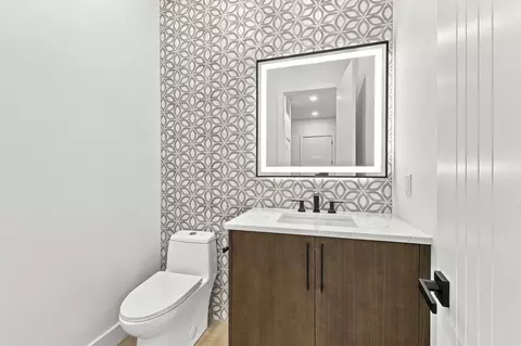 Bath - 4010 E Dunrobin Dr, Springfield, MO 65809 photo 7 of 9