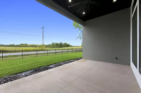 Exterior - 4010 E Dunrobin Dr, Springfield, MO 65809 photo 9 of 15