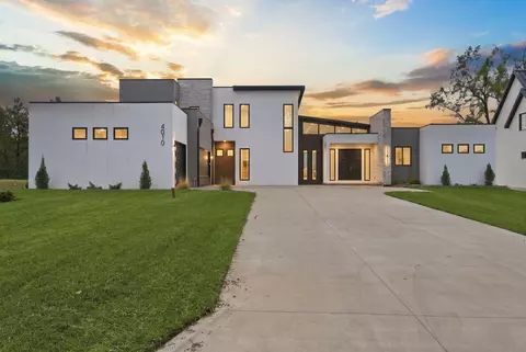 Exterior - 4010 E Dunrobin Dr, Springfield, MO 65809 photo 4 of 15