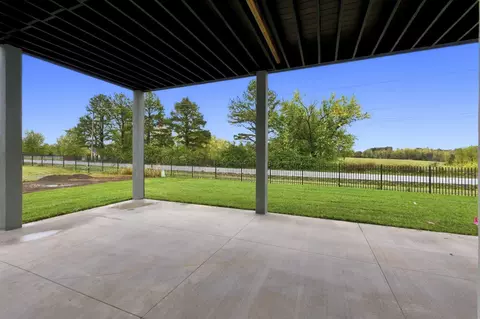 Exterior - 4010 E Dunrobin Dr, Springfield, MO 65809 photo 10 of 15