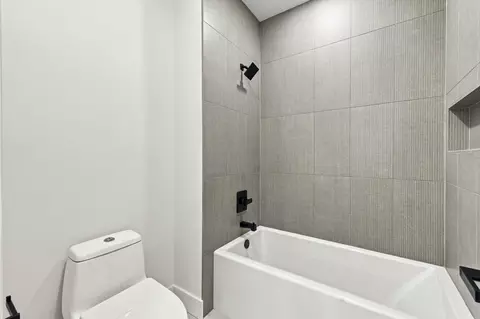 Bath - 4010 E Dunrobin Dr, Springfield, MO 65809 photo 9 of 9