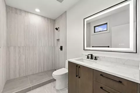 Bath - 4010 E Dunrobin Dr, Springfield, MO 65809 photo 1 of 9