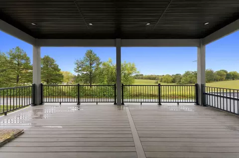 Exterior - 4010 E Dunrobin Dr, Springfield, MO 65809 photo 8 of 15