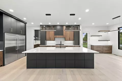Kitchen - 4010 E Dunrobin Dr, Springfield, MO 65809 photo 1 of 5