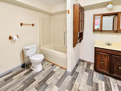 Bath - 734 Cedar Ave, Cabool, MO 65689 photo 2 of 2