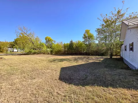 Exterior - 734 Cedar Ave, Cabool, MO 65689 photo 2 of 4