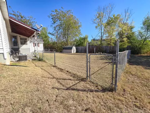 Exterior - 734 Cedar Ave, Cabool, MO 65689 photo 3 of 4