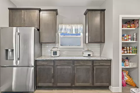 Kitchen - 1406 E Command Ct, Nixa, MO 65714 photo 7 of 8