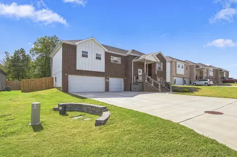 Exterior - 1406 E Command Ct, Nixa, MO 65714 photo 3 of 8