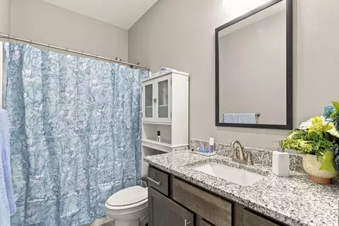 Bath - 1406 E Command Ct, Nixa, MO 65714 photo 4 of 5