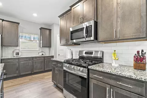Kitchen - 1406 E Command Ct, Nixa, MO 65714 photo 5 of 8