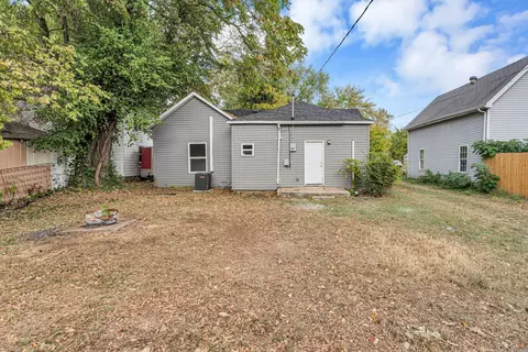 Exterior - 1438 E Florida St, Springfield, MO 65803 photo 4 of 6