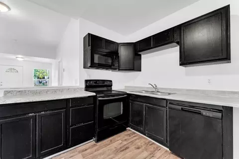 Kitchen - 1438 E Florida St, Springfield, MO 65803 photo 2 of 2