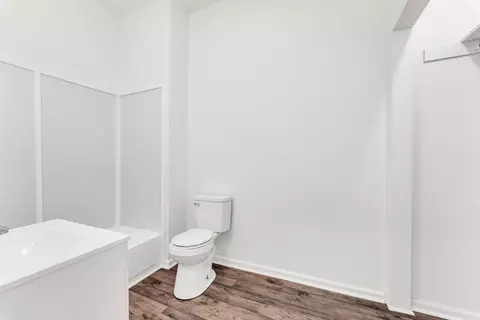 Bath - 1438 E Florida St, Springfield, MO 65803 photo 3 of 4