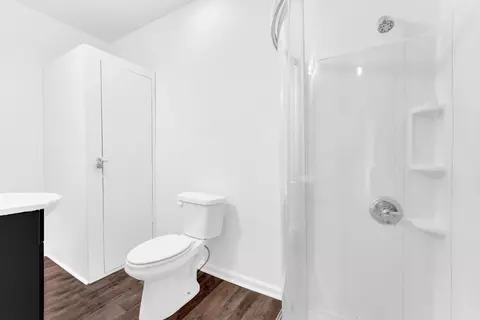 Bath - 1438 E Florida St, Springfield, MO 65803 photo 1 of 4