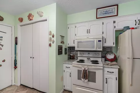 Kitchen - 159 Rogers Dr, Sparta, MO 65753 photo 5 of 5