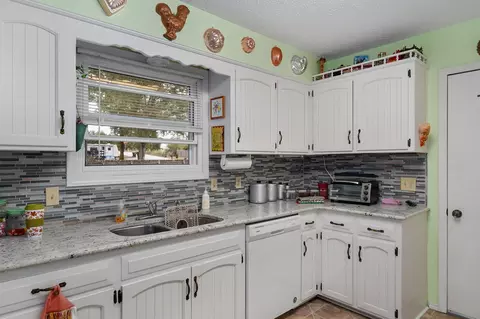 Kitchen - 159 Rogers Dr, Sparta, MO 65753 photo 2 of 5