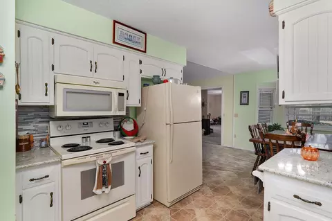 Kitchen - 159 Rogers Dr, Sparta, MO 65753 photo 4 of 5