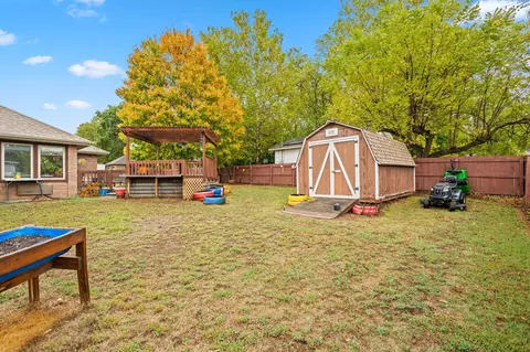 Exterior - 1102 Highland Dr, Aurora, MO 65605 photo 6 of 9