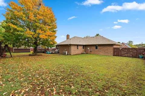 Exterior - 1102 Highland Dr, Aurora, MO 65605 photo 8 of 9