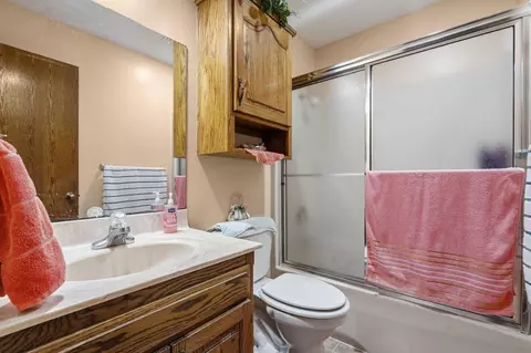 Bath - 1102 Highland Dr, Aurora, MO 65605 photo 4 of 4