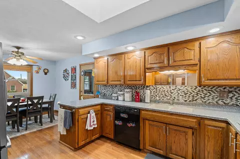 Kitchen - 1102 Highland Dr, Aurora, MO 65605 photo 3 of 4